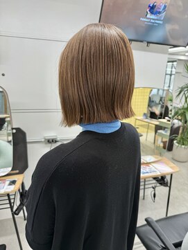 ヒビヲ(HIBIO) タッセルボブベージュカラー切りっぱなしボブショートボブ横浜