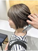 大人白髪ぼかしハイライトグレージュ 丸みショートボブ