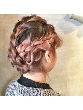 アティック ヘアーデザインアンドリラクゼーション(attic hair design&relaxation) アップスタイル 編み込み