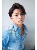 男らしいセクシーさを宿すほつれた毛束とウェーブ感☆