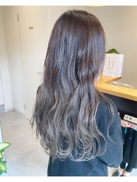 ビアノバ(via nova) グレーのグラデーションカラー