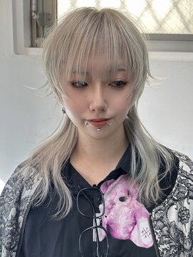 ヴェルデ(Verde) ウルフカット ウルフカラー ダブルカラー ハイトーンカラー