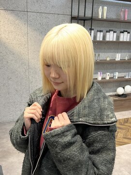 ローレン(Lolen.) 【ホワイトブロンド/似合わせカット】しまゆー