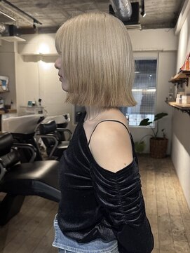 ヒカリス 中崎店(HIKARIS) ブロンド/抜きっぱなし/大阪梅田/中崎町