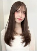 透明感とまろやかさを与えるくすみベージュと顔まわりレイヤー