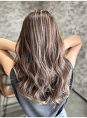 白髪活かしハイライト＋レイヤーカット