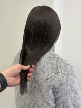 リア(Lia by KENJE) ワンカラーおすすめ透明感ある暗めアッシュブラウン