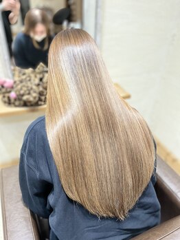 emmu by MERCIの写真/髪の内側から整えて、うるおいとツヤを実感。毛先まで指通りなめらかなワンランク上の美髪へと導きます。