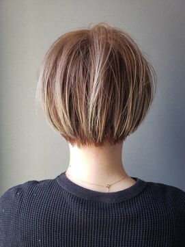 ペネロープ(Penelope) 丸みハンサムショート×イルミナベージュ！