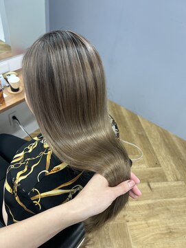 シカ 神戸三宮元町店(Cica) ハイトーン ミルクティー シャドールーツ 髪質改善 三宮 元町