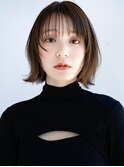 フェイスレイヤーハッシュカット鎖骨ボブ薄めバングぱっつん前髪