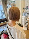 ハイトーンホワイトブロンド×韓国風切りっぱなし小顔ボブ