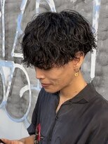 ビカム 名駅(become) 【波巻きパーマ】センターパート刈り上げフェードサーフカール