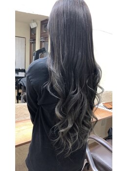 ロウダ(ROWDA)の写真/憧れのロングヘアにチェンジ☆地毛では難しいハイトーンカラーも◎理想のスタイルへ導きます！