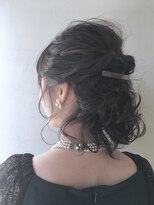 ピエドプールポッシュ(PiED DE POULE POCHE)&nbsp;ラフにまとめたハーフアップ