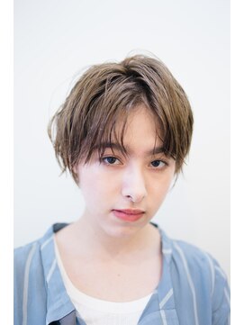 ピズム(PISM) ボーイッシュセンターパート/フォギーベージュ