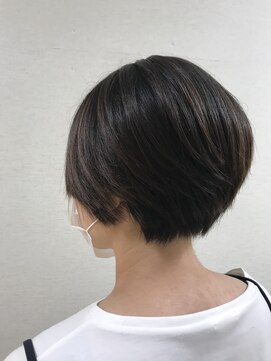 コム(com by neolive) 耳かけショートボブ2