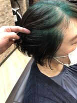 キャラ 池袋本店(CHARA) 白髪をモードでお洒落に。ビリーアイリッシュ風最先端カラー。
