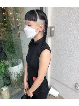 マメ(mame) 刈り上げロング/黒髪