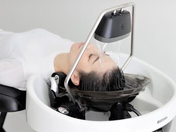 ウラオモテの写真/指通り滑らかなツヤ髪が続く…♪髪の内部からしっかりケア◎思わず触れたくなるような美髪へと導きます―。