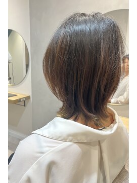 サーティスリー(thirtythree) 首を細く魅せるキーワードは 【外ハネのバランス】