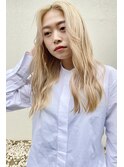 ブロンドベージュ 抜きっぱなしカラー レイヤースタイル