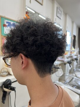 ヴィジュ(Vijow) ツーブロックパーマスタイル