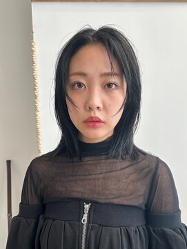 カルテ(QUARTE) ミディアムレイヤー　黒髪スタイル