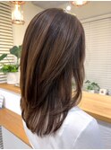 セミロングレイヤースタイル