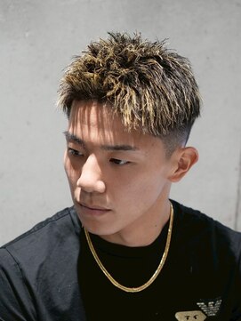 MEN'S/ハイライト×アップバングショート/テーパーフェード
