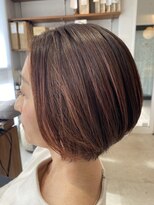 クベル(Kuvel)&nbsp;ツヤ感ブラウン×丸みショートボブ