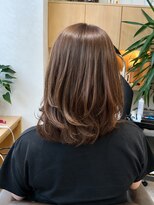 ウイ バイ ファースト 北四番丁店(u'i by first)&nbsp;柔らかさとツヤ感が魅力の大人ミディアムスタイル