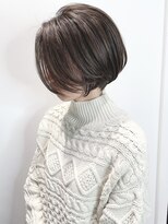 大人かわいいセンターパートハンサムショート前髪なし