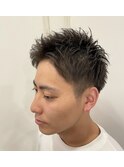 ツーブロック刈り上げ×アップバングショート　サイドパート