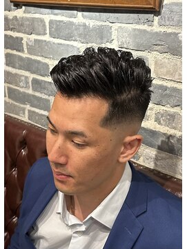 ミリオンバックス 御徒町店(Million Backs) アイロンパーマ/フェード/ビジネスカジュアル<理容室>