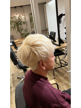 アフィネ ヘアライフデザイン(Affiner HAIR LIFE DESIGN) ホワイトブロンドカラー