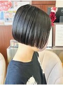 20代30代大人可愛い前下がり小顔ボブ丸みショート暗髪ツヤ髪