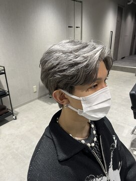 テクト バイアッシュ 吉祥寺店(Tect by Ash) 刈り上げアップバングフェザーショートカットブリーチシルバー