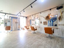 スワッグ(swag)の雰囲気(ゆったりとした海辺のカフェのように過ごせるのも当店のこだわり)