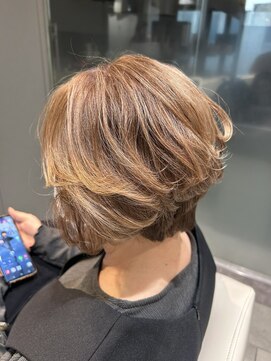 ヒスイバイケンジ(hisui by KENJE) 大人ショート/ハイライト/ショートレイヤー/白髪ぼかし/髪質改善