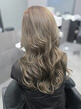 レエラ(LeLa)&nbsp;【レイヤースタイル】ワンカラーでできるグレージュ