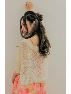 ランプヘアー(LAMP HAIR) 黒髪暗髪立体感ゆるふわハーフアップヘア巻きおろしぷちアレンジ