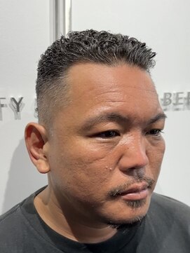 リバティシェアバーバー 銀座(LIBERTY SHARE BARBER) 濡れパンフェード・バーバースタイル