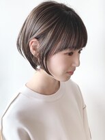 大人かわいい前下がり丸みショートボブ耳かけ人気髪型