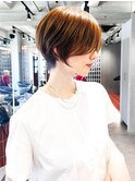 アプリコットオレンジ顔周りハイライトカラーショートくびれヘア