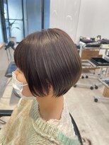 シルキーベージュ×ショート/グレージュカラー