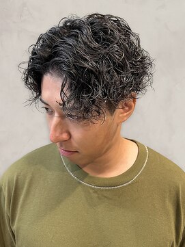 デネブ(Deneb) 好印象メンズパーマ波巻きツイスパセンターパートナチュラル