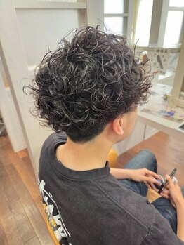 再現性の高いメンズパーマで、朝のセットも簡単に◎ONもOFFもキマる、好印象スタイルをご提案★