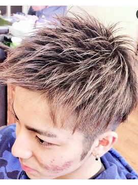 カット ルーム パパス(Cut Room PAPA' S) ハイトーンツーブロック