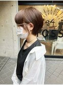 耳掛けマロンベージュショート